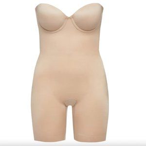 NWT Spanx Suit Your Fancy Strapless Cupped Mid Thigh Bodysuit Size Medium